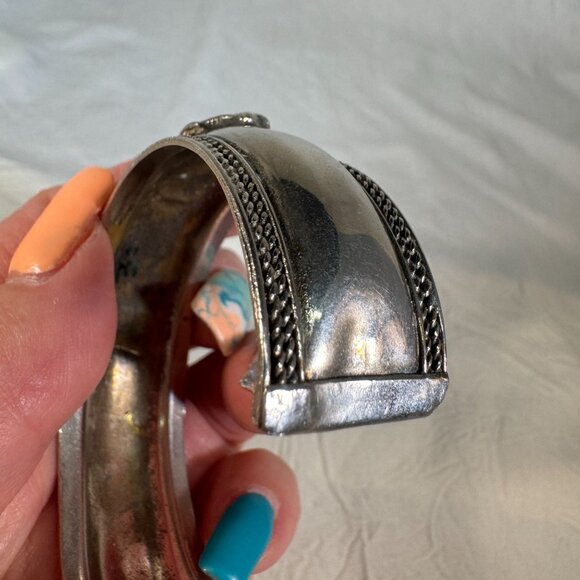 Vintage Silver Cuff Bracelet With Turquoise Stone & Intricate Engravings - Picture 6 of 11